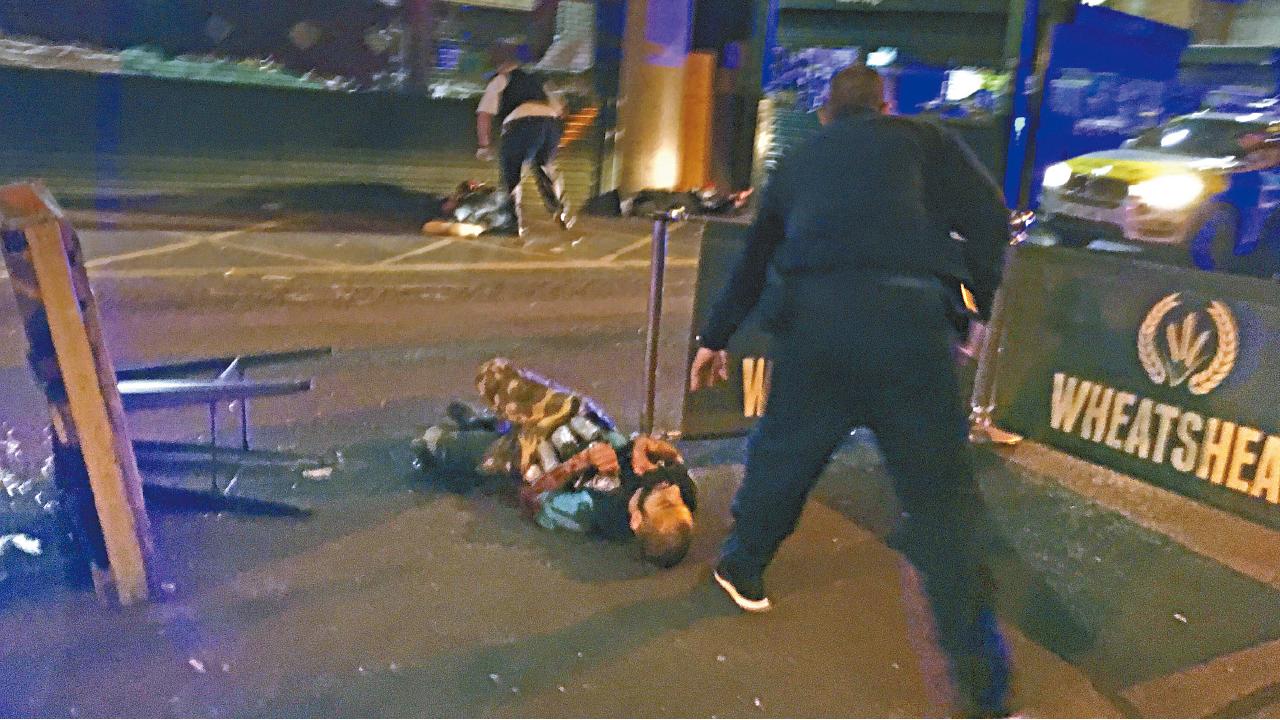 倫敦橋駕車撞途人 闖餐廳襲食客 英3刀手斬人割喉奪7命48傷
