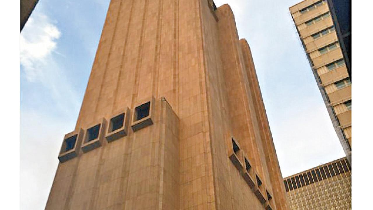 湯漢斯驚見無窗廈