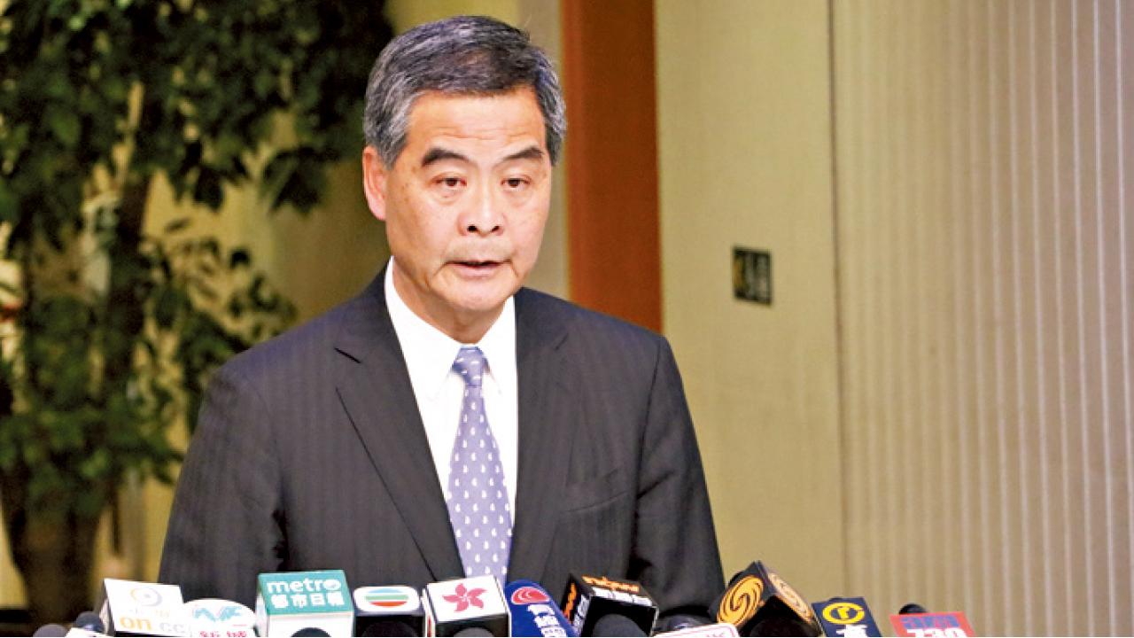 被諷與周浩鼎演「陸鼎記」  梁振英避過被彈劾