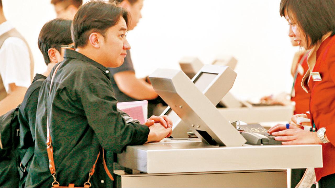 外公離世 王祖藍 帶母親出外散心