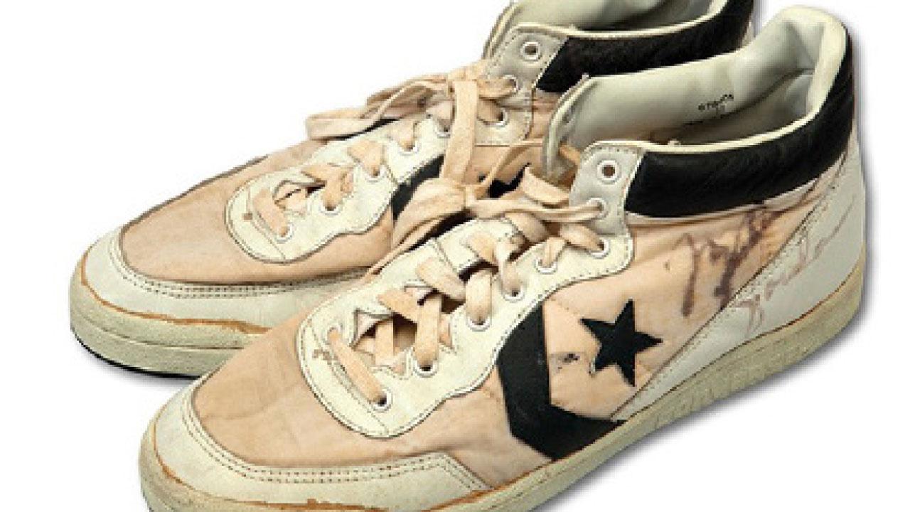 米高佐敦球鞋 148萬港元成交