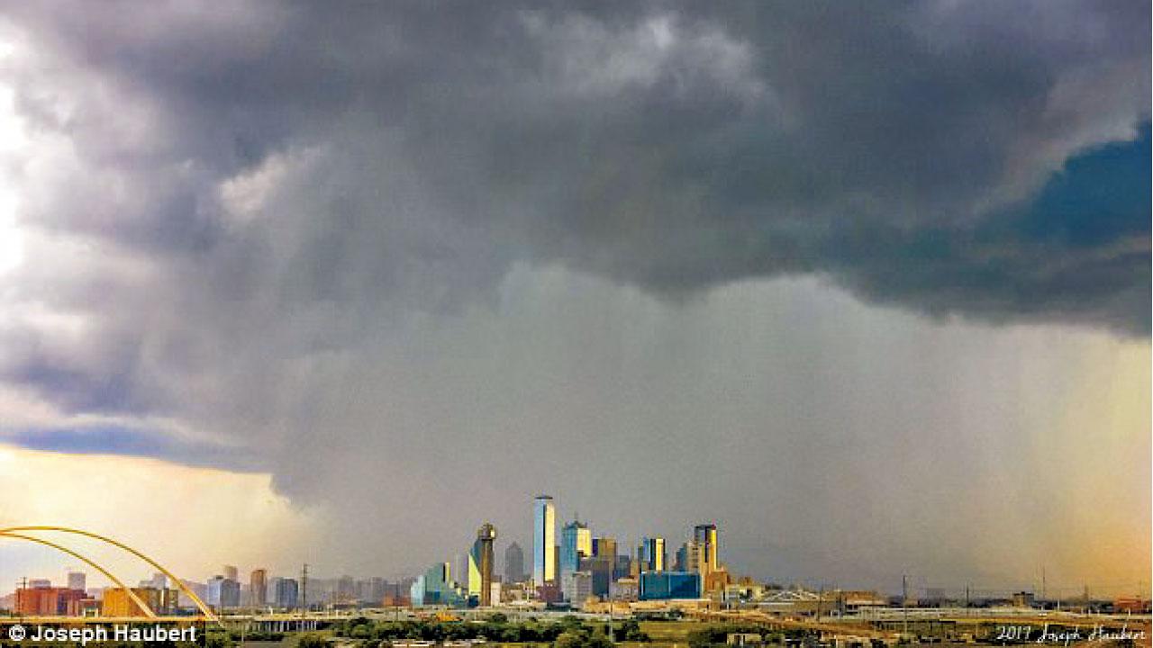 如核爆磨菇雲「雨炸彈」轟達拉斯