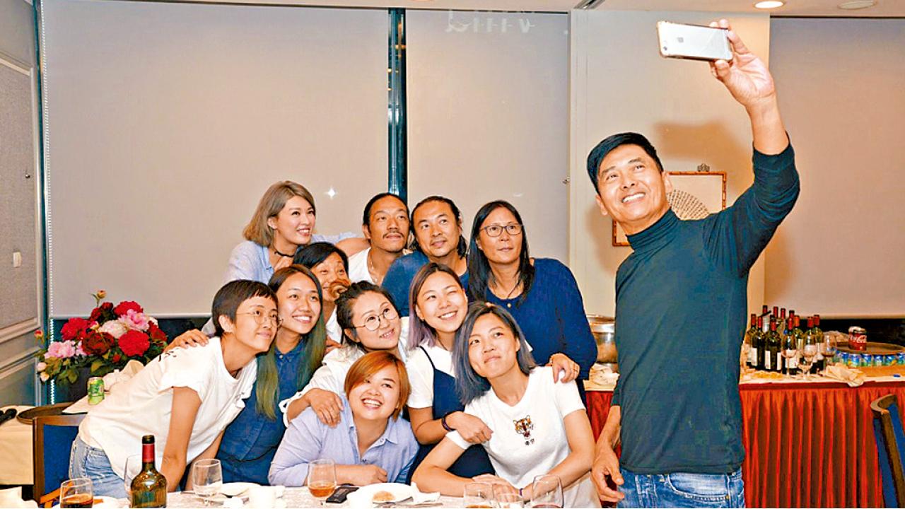 發哥九大簋慰勞劇組