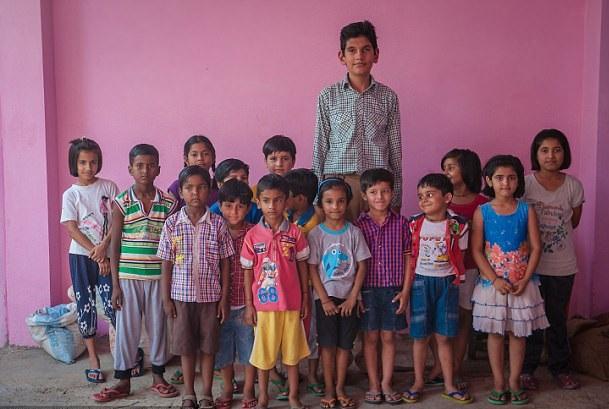 世界巨B變巨童 8歲6呎半傲視全球