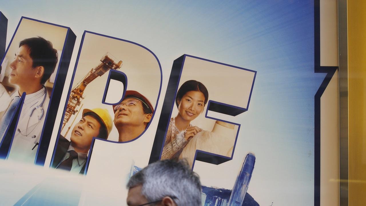 有團體遊行促全面取消強積金對沖和反對合約工時