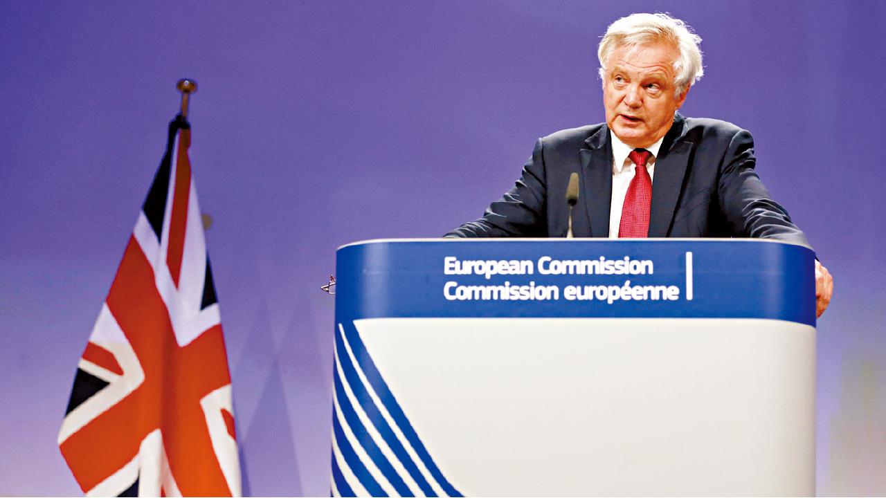 戴德偉堅持退出單一市場硬脫歐  與歐盟首交鋒 英跪低暫不談貿易