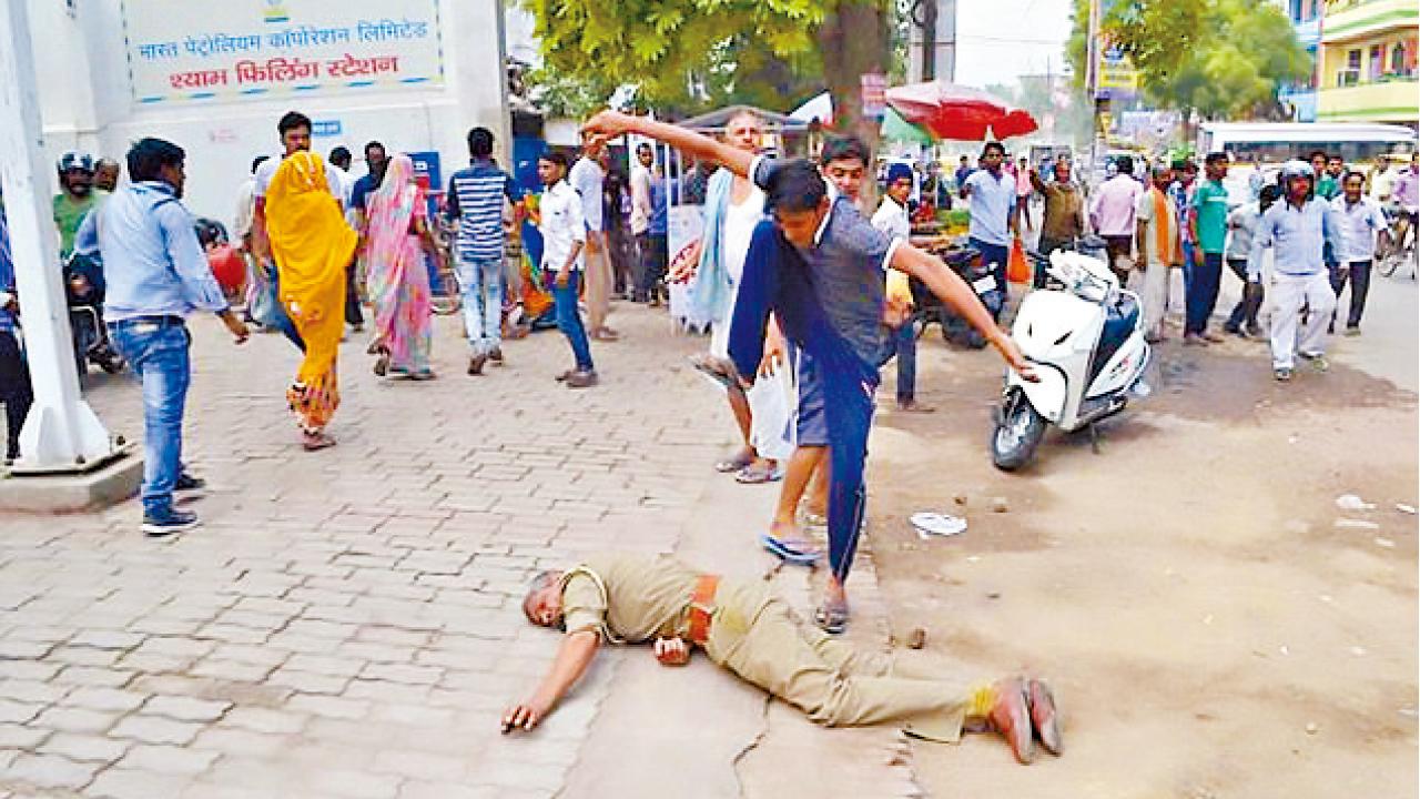 印少女ICU內被姦 數百人示威毆警察