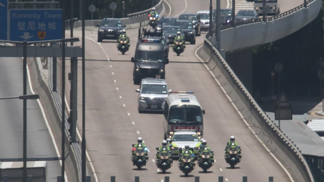 習近平車隊由警方開路前往灣仔