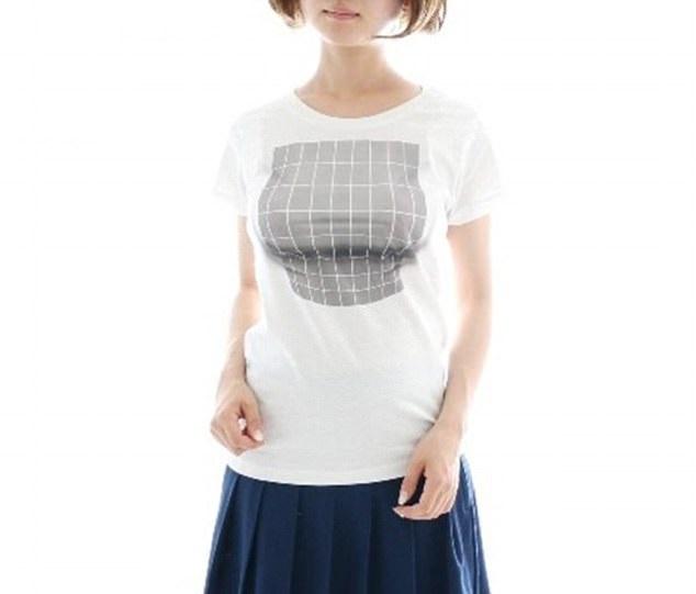 視覺效果 穿格仔圖案T恤胸部升Cup