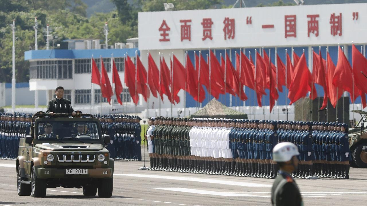 習近平石崗軍營檢閱駐港部隊