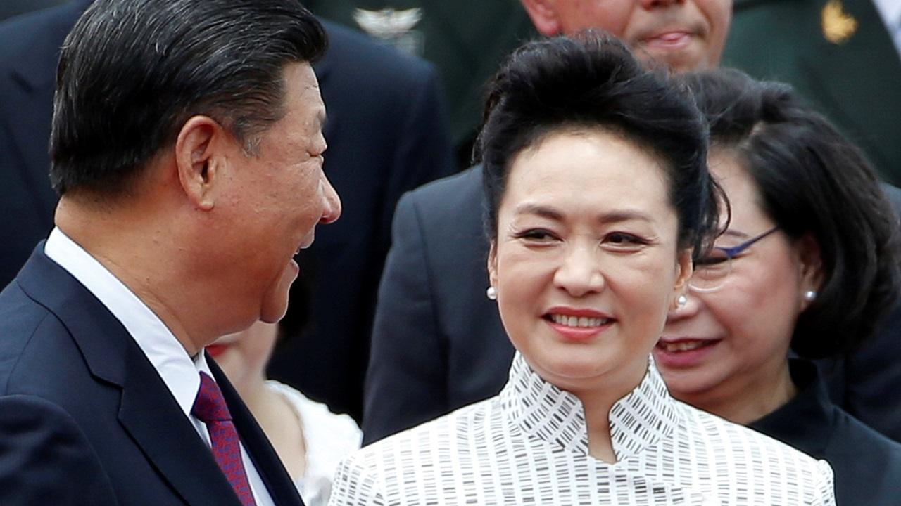 彭麗媛探訪安老綜合中心