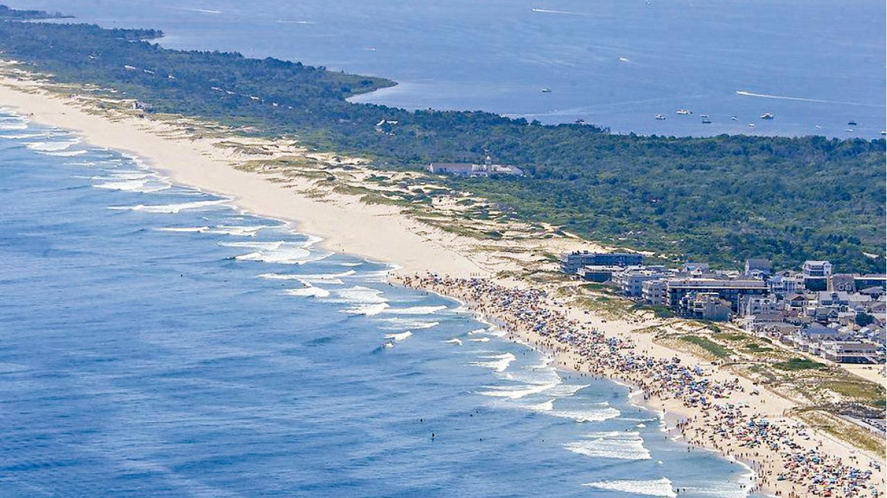 政府缺錢 設施關閉  美州長封海灘自用惹眾怒