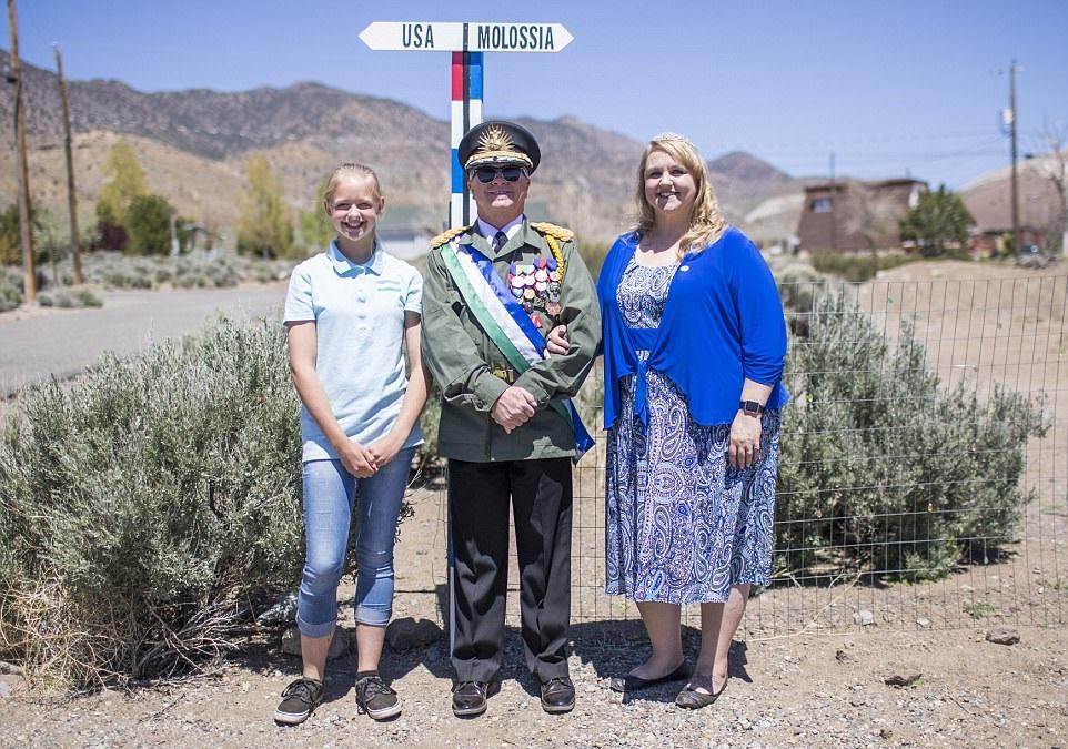 獨裁統治33公民 微國總統力撐旅業