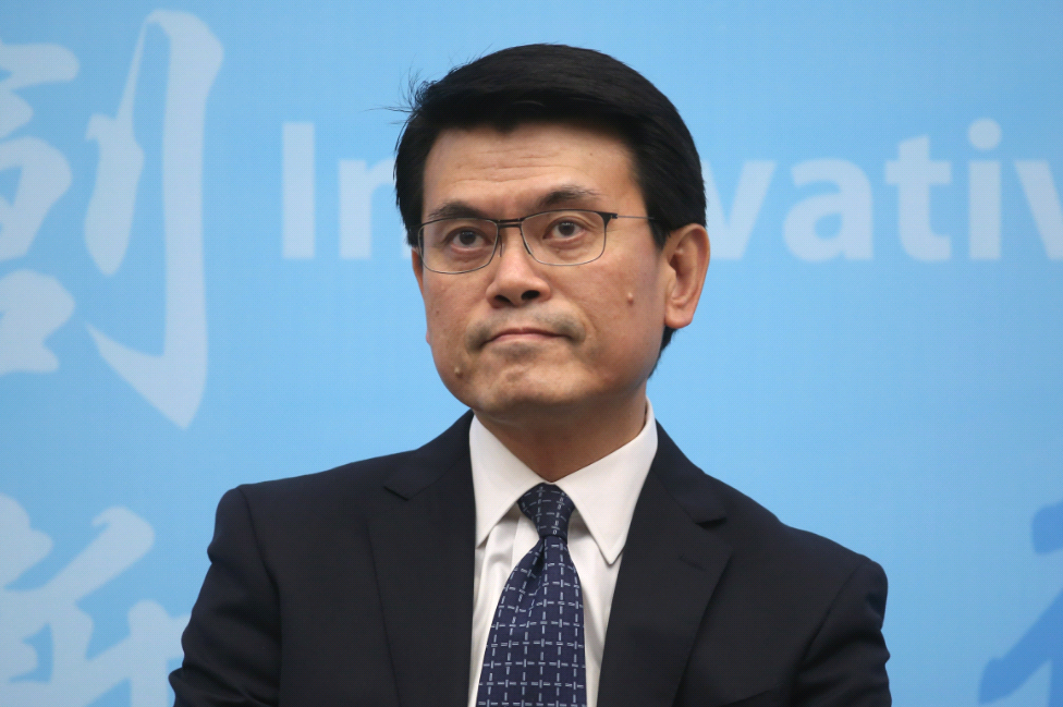 邱騰華料廣播條例檢討會有爭議