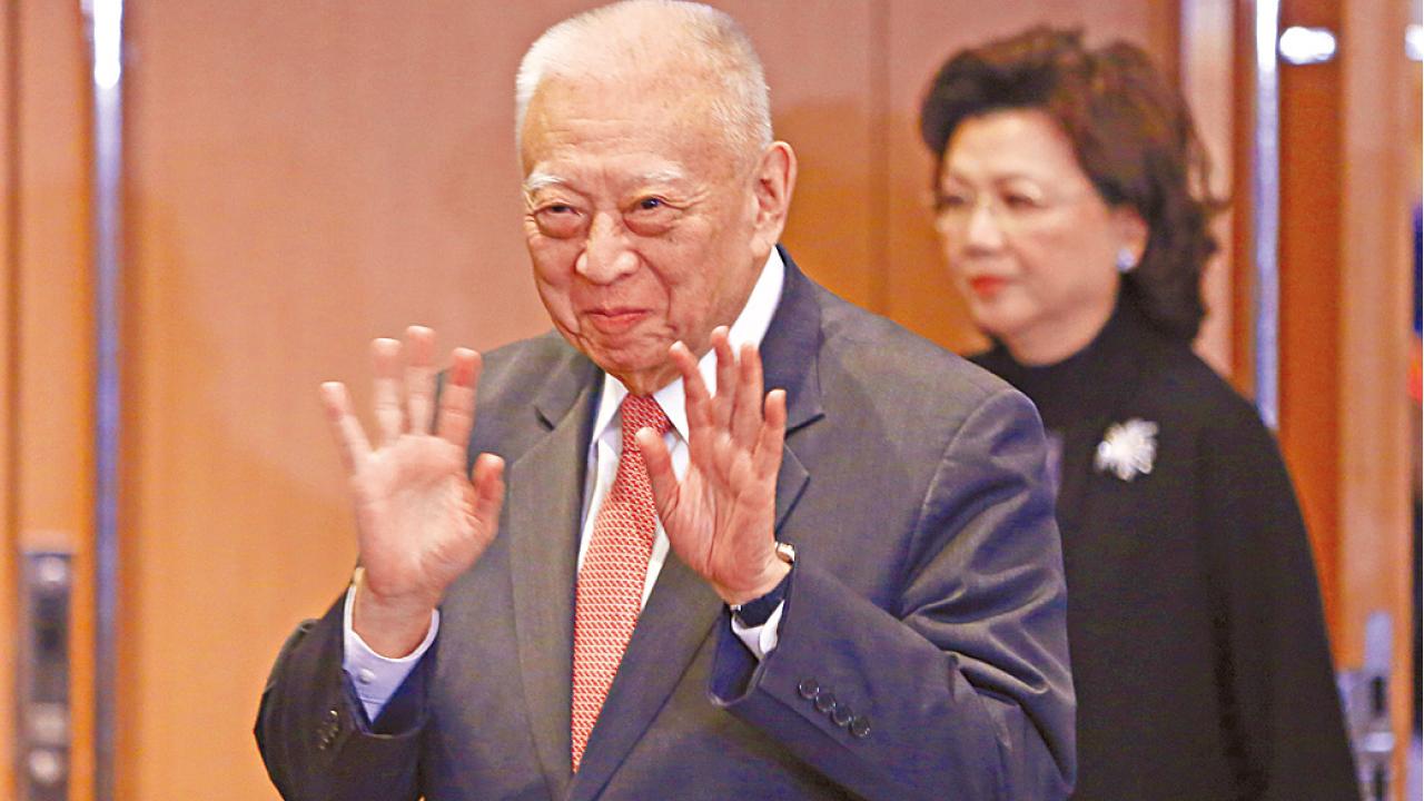 售東方海外予中遠上港財團  董建華家族 袋338億
