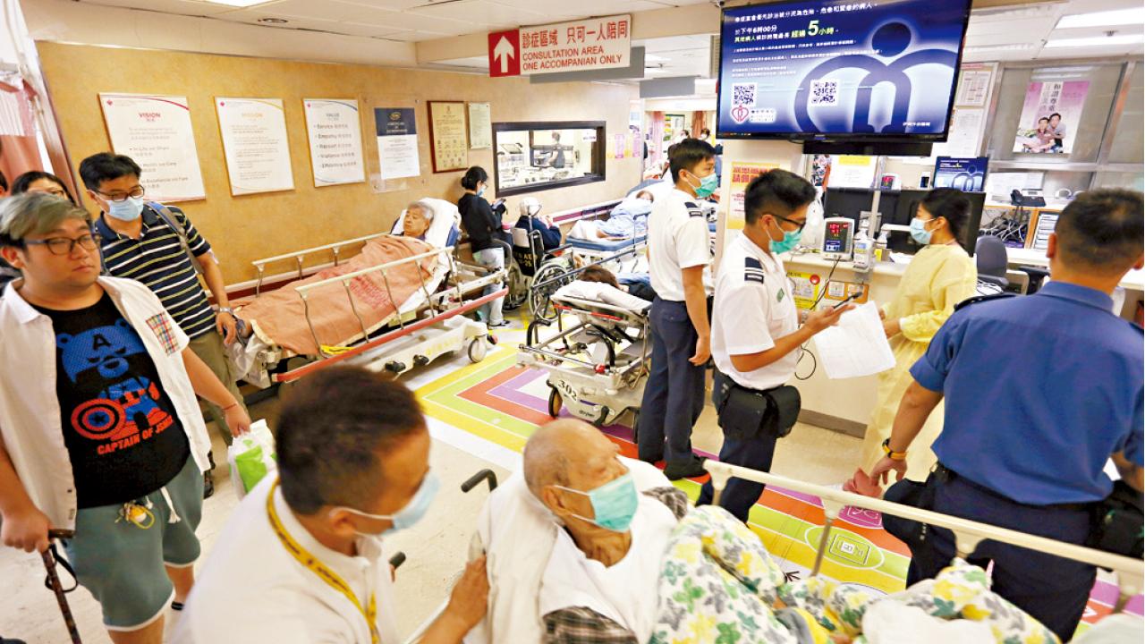 流感情況異常「迫爆」公院  林鄭促醫局增加人手