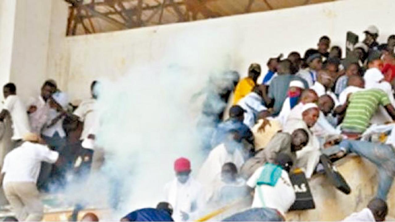 塞內加爾球迷衝突 塌牆人踩人8死49傷