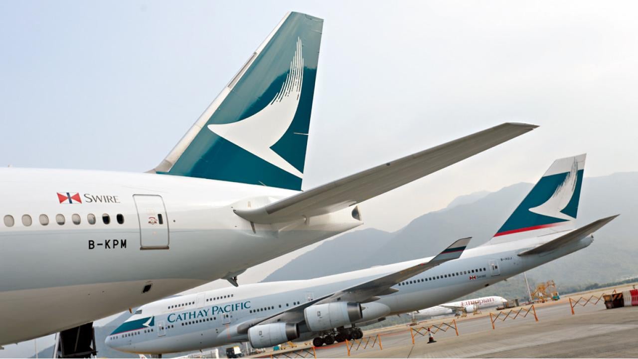 國泰餐車撞東航客機無人傷