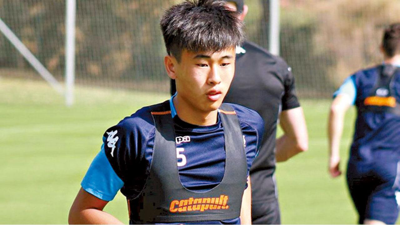 港足球小將戴偉浚獲貝利3年合約