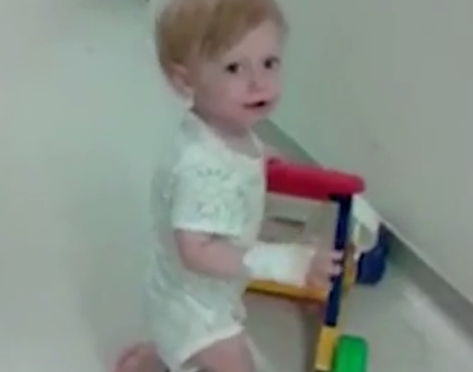 【有片】病童需截肢 心酸父母拍下手術前學步一刻