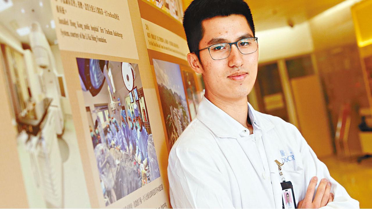 仁醫勇救墮海男 黃建中：唔救佢必死