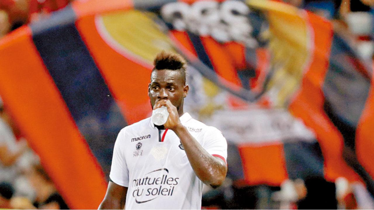 巴神助尼斯踢和阿積士