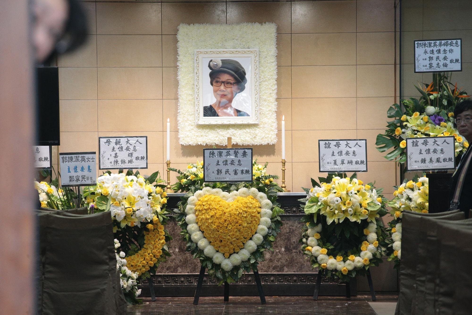 【即時娛樂】歐陽佩珊設靈 劉德華 林峯送花牌致哀