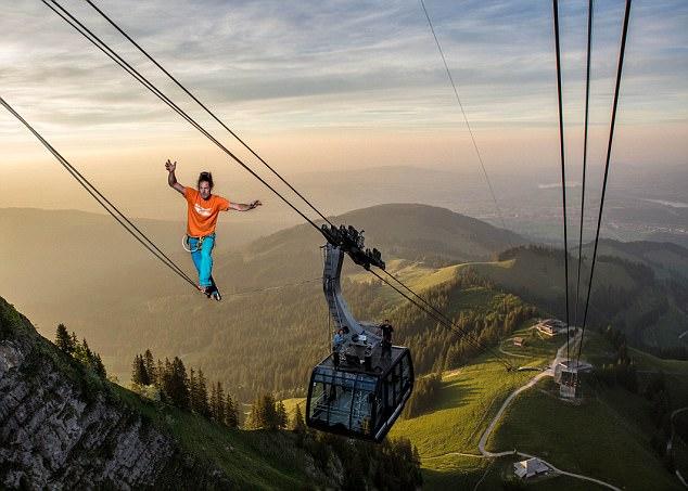 踩線轉車命懸一索