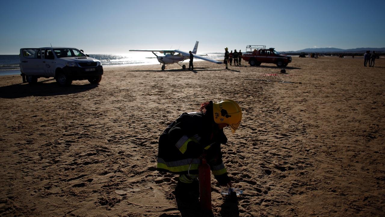 葡萄牙小型飛機急降沙灘2人亡包括一名女童