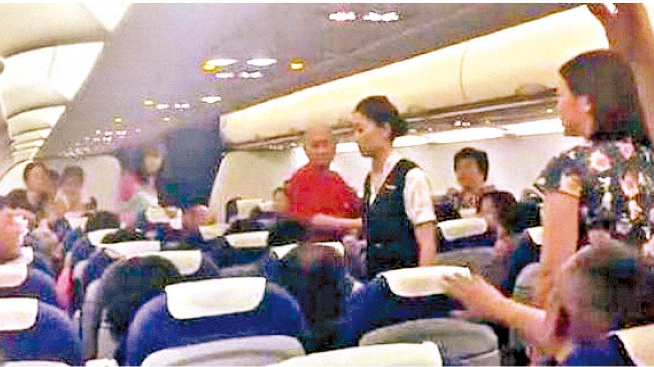 排隊等起飛逾2小時 深航機艙熱暈女客