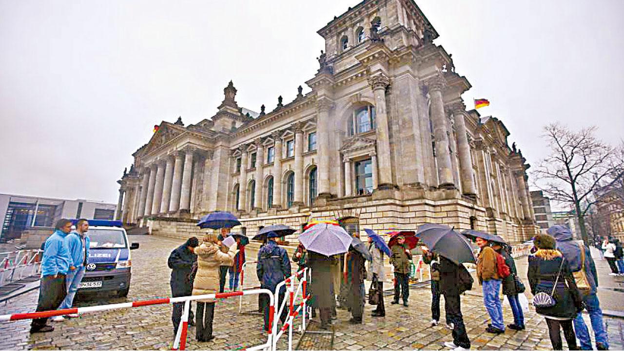 最高判監3年 遊德做納粹手勢 兩華男被捕