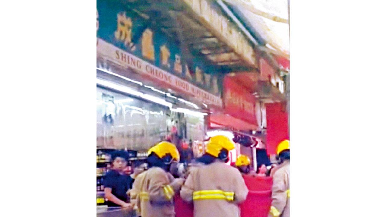 葵涌凍肉店塌簷篷兩傷