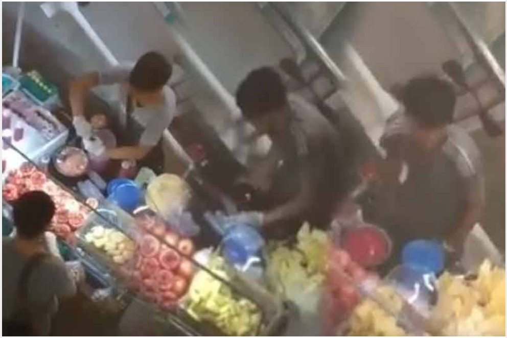【有片】曼谷無良果汁小販 重用飲管小便不洗手 
