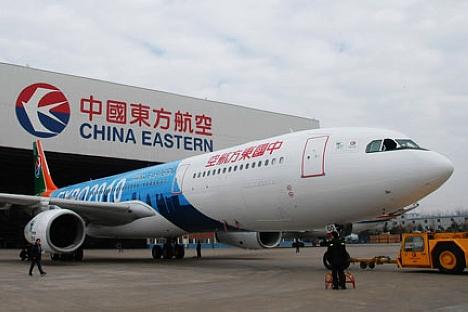 浙女鼻貼膠布被趕落機？東航指違「整形限航令」