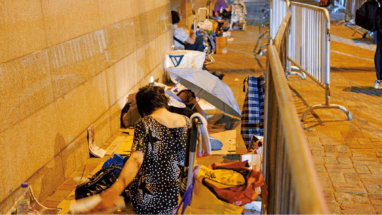 美食博覽開鑼 通宵排隊搶優惠