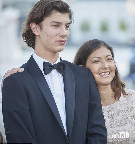 港產王妃18歲兒帥爆