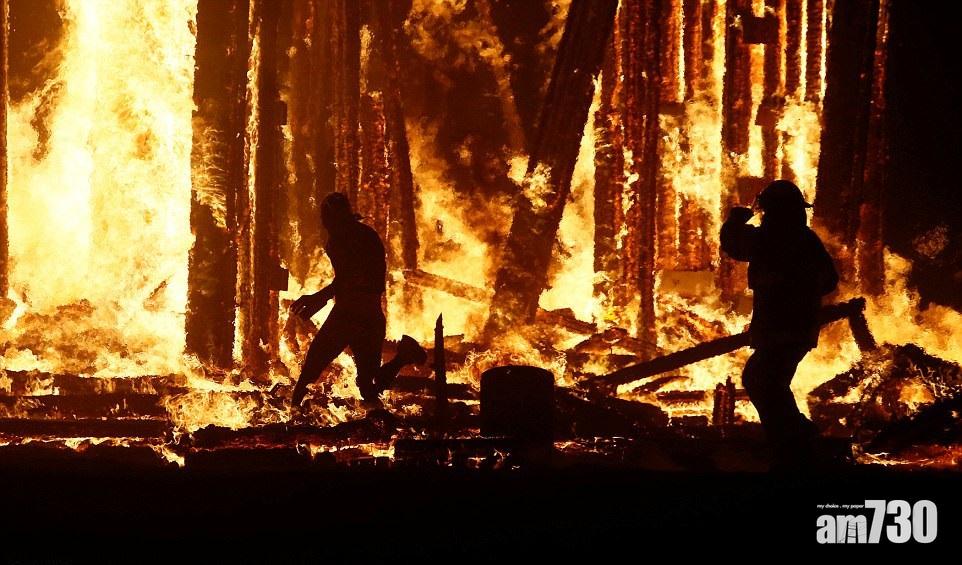 火人節美漢衝入烈燄燒死