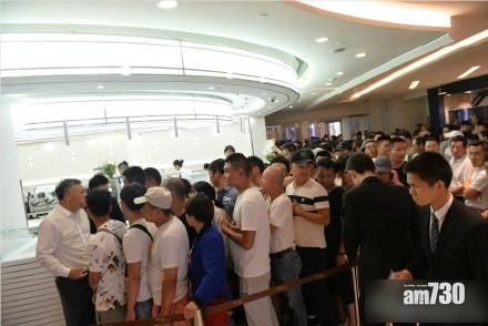 Lady M上海店現誇張人潮 警方勒令停業疏散