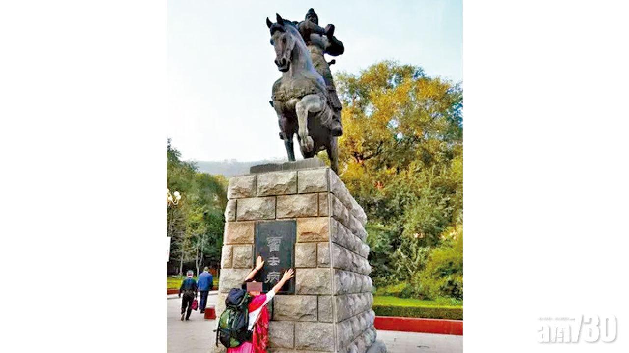 傳祛病消災 日日千人爭摸霍去病碑