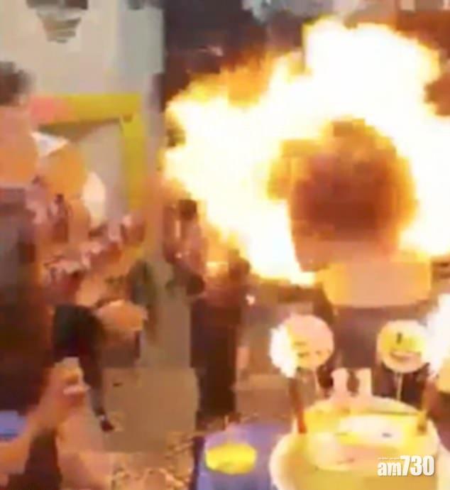 【有片】女童站蛋糕旁吹蠟燭 家人噴彩帶……