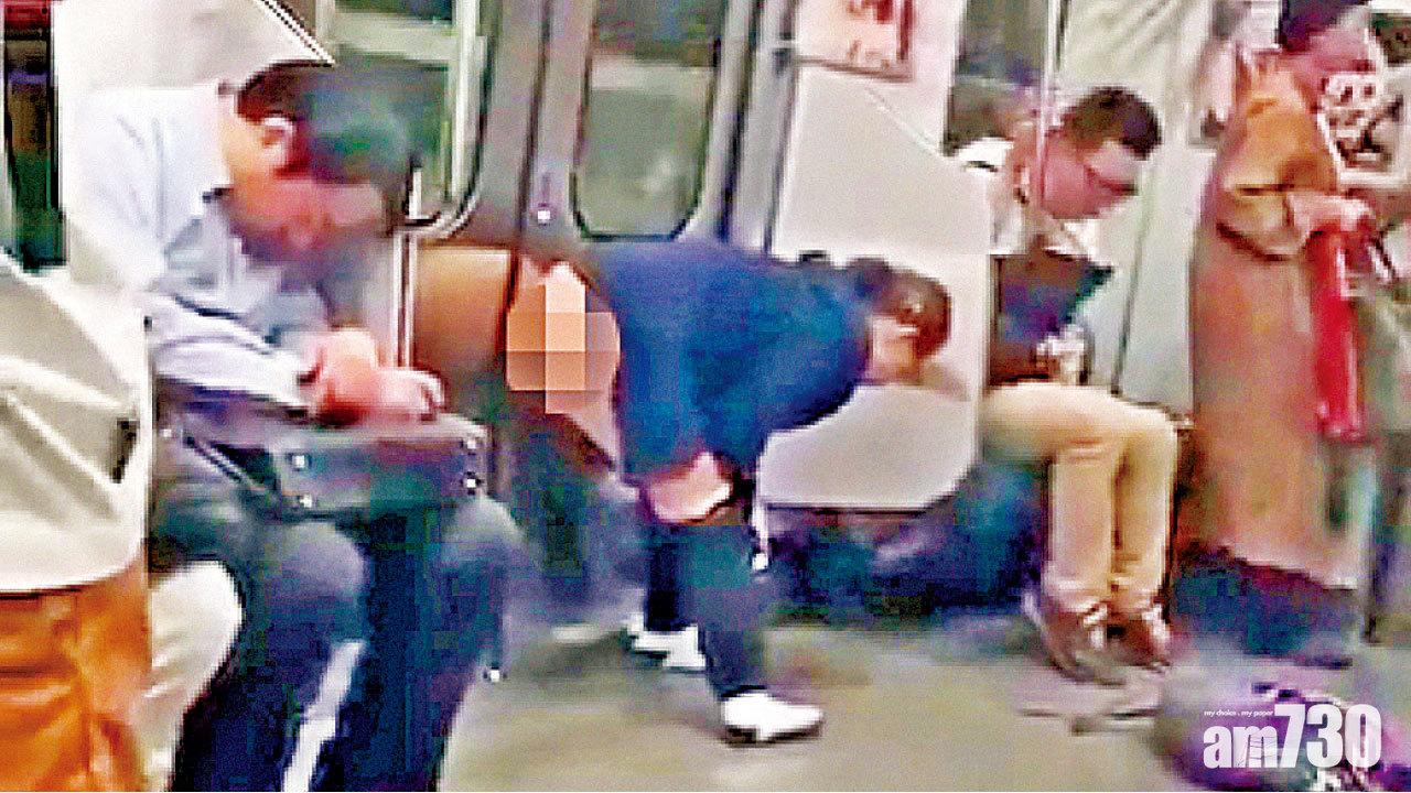 女子當眾脫褲 東京電車內小便