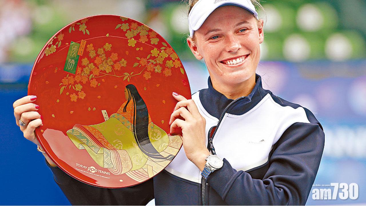 圖片新聞: 捧盃