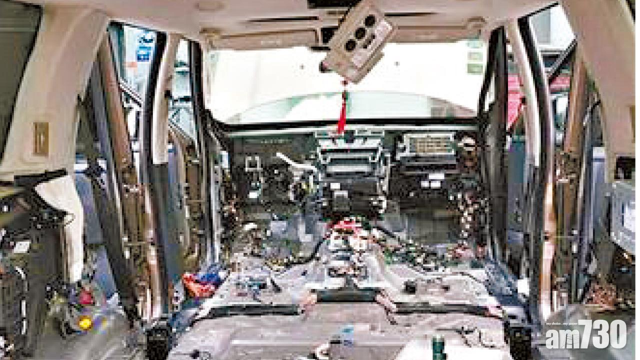 越野車變鼠竇 車主怒拆車捉鼠