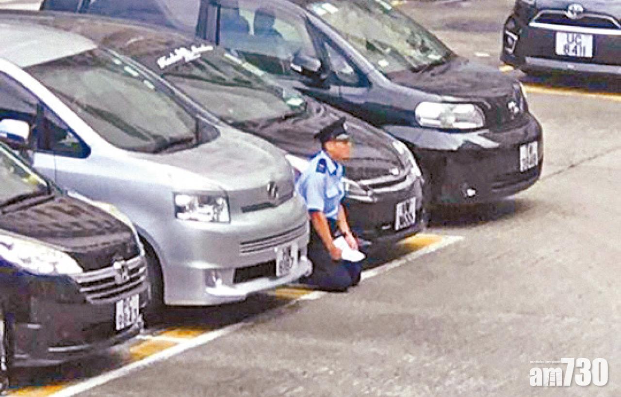 手持SORRY SIR紙張 觀塘男警跪停車場相瘋傳