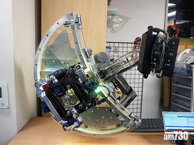 日本神人改機 鐘擺水冷新月PC