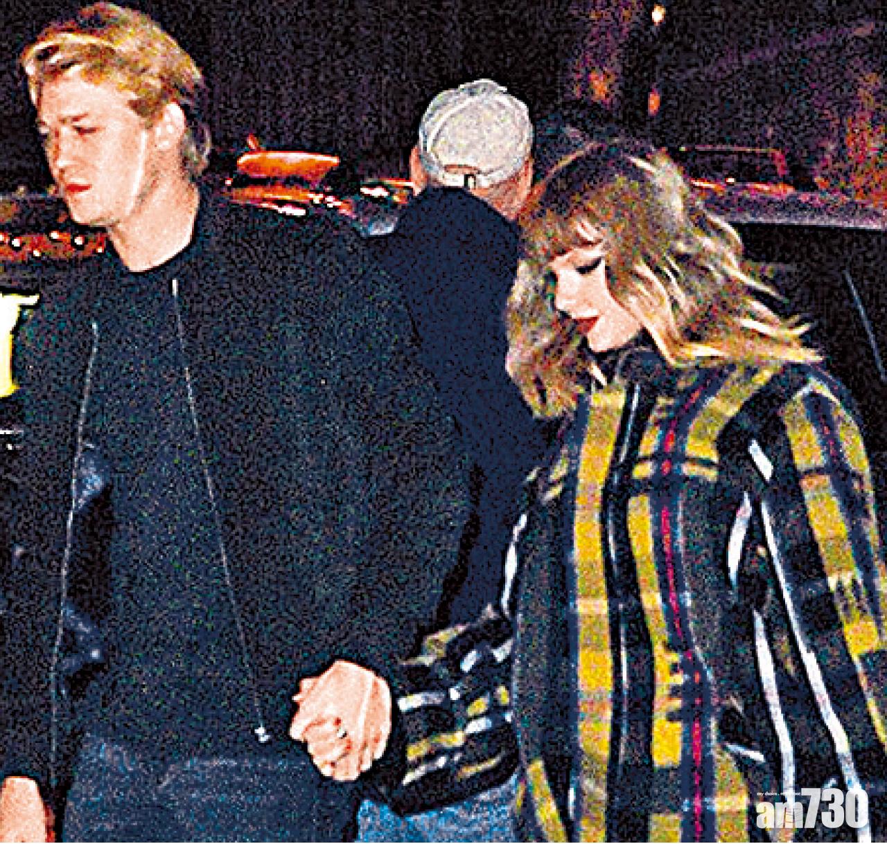 Taylor Swift拖男友回家 