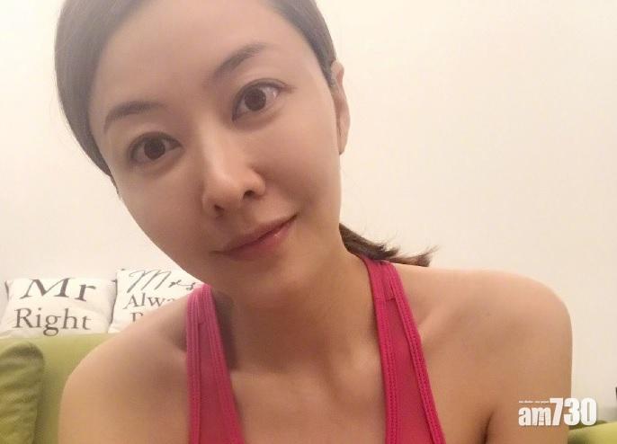 【即時娛樂】熊黛林挺孕肚做瑜珈 超透背心騷美胸