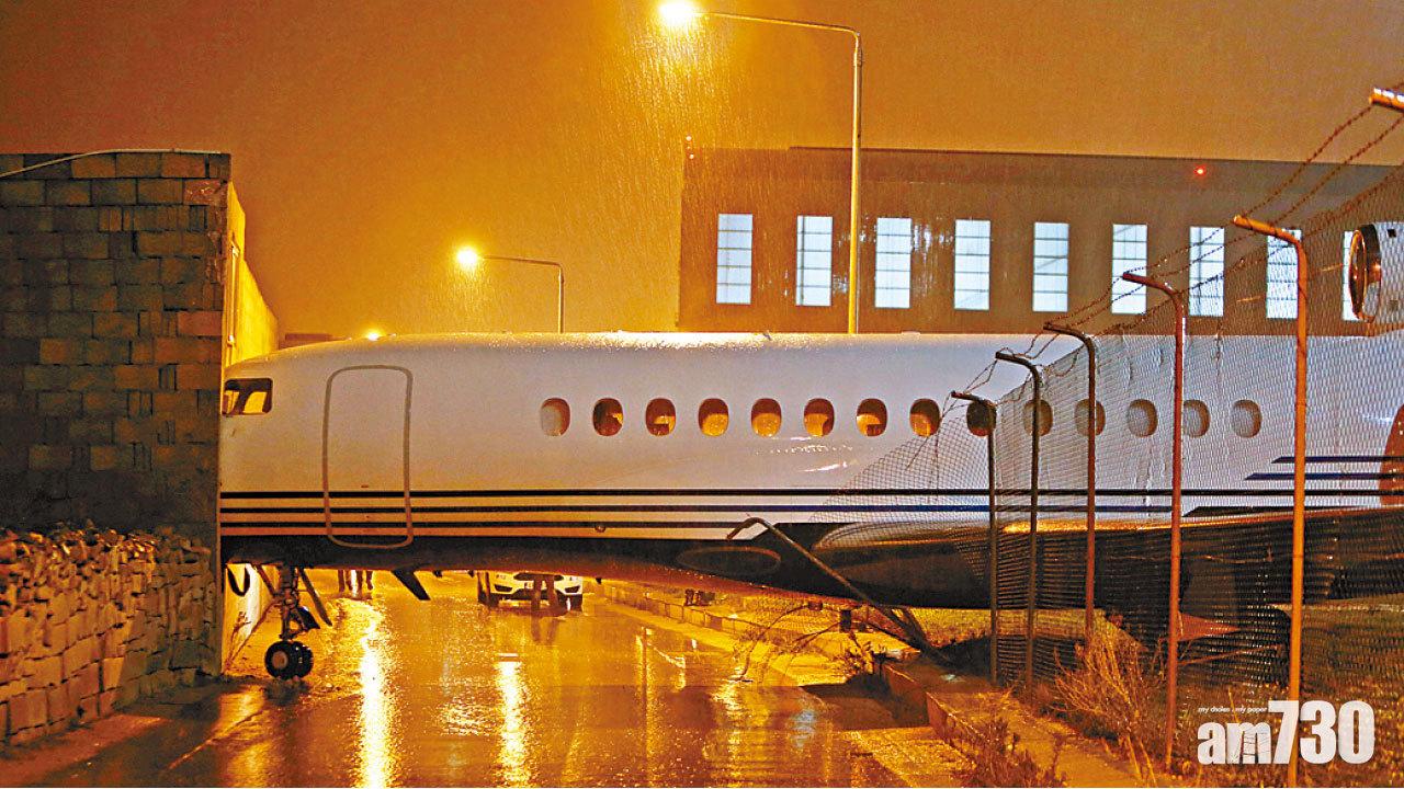 圖片新聞: 直插 