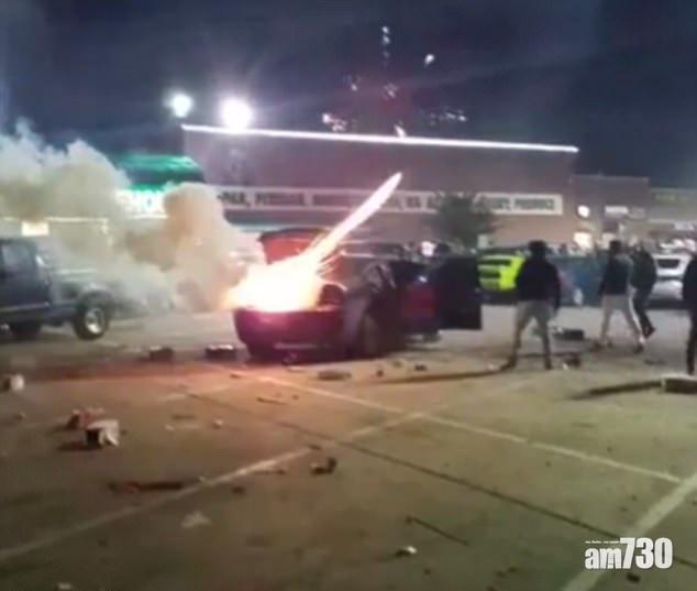 【有片】車上600枚煙花意外點著 逾1000人慌忙走避