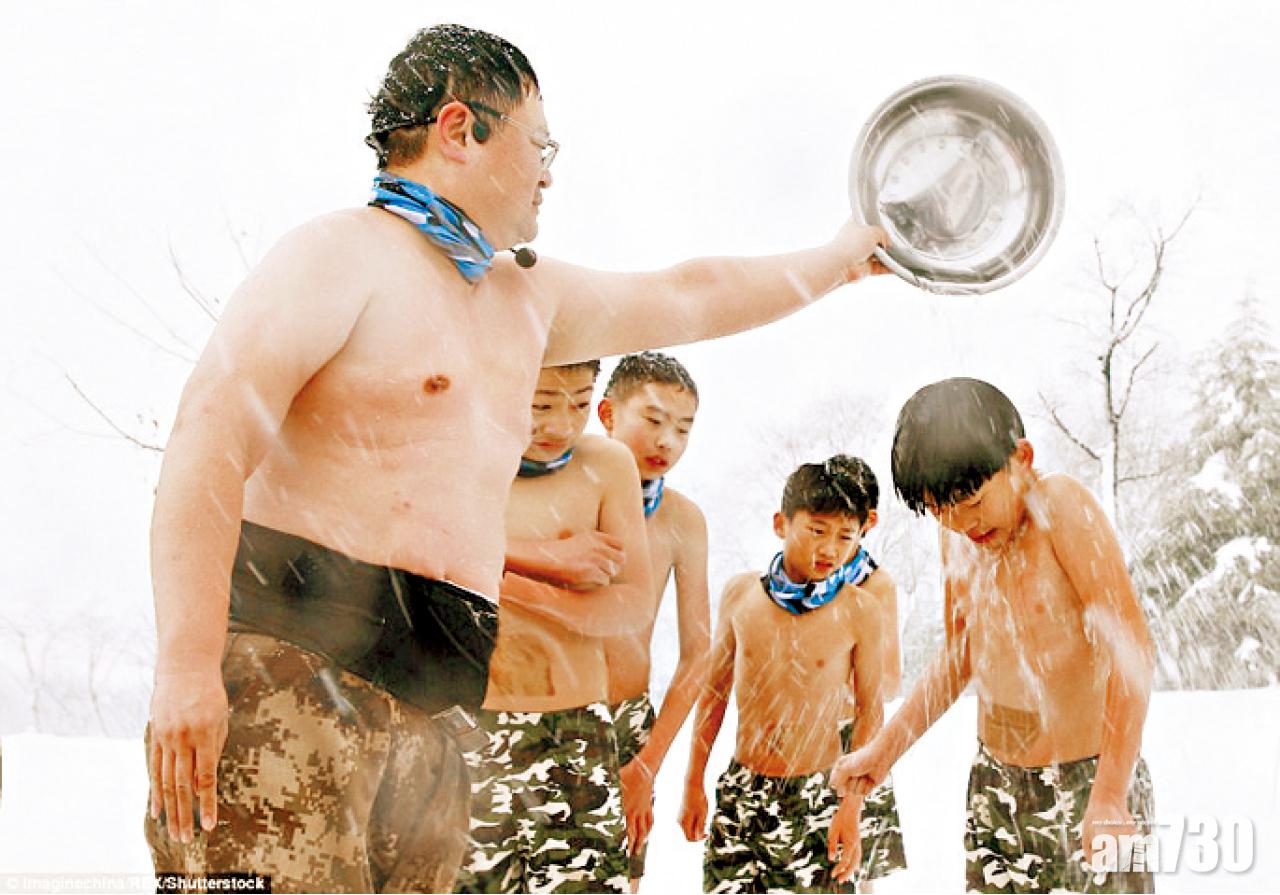 鷹爸雪地訓悍雛